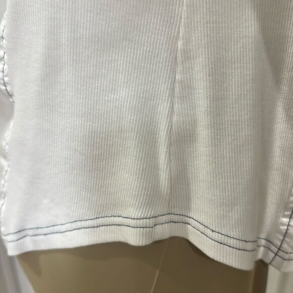 JUST WHITE BLOUSE. - Picture 6 of 10